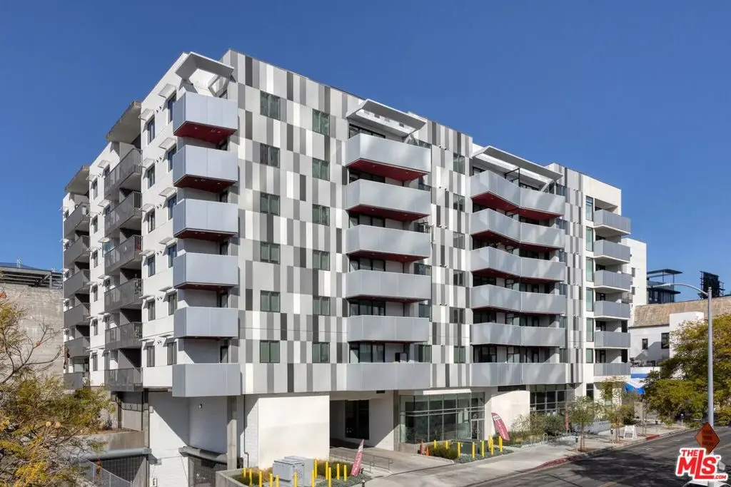 Condominium for rent at 3640 Wilshire Boulevard 237, Los Angeles, CA and 1 bath