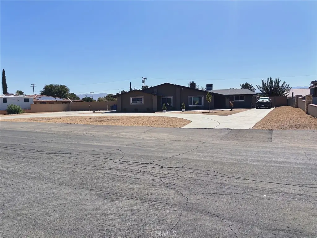 13851 Titonka, Apple Valley, CA — listing photo 1