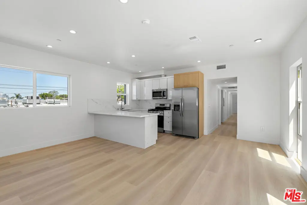 10965 Calvert, North Hollywood, CA — listing photo 1