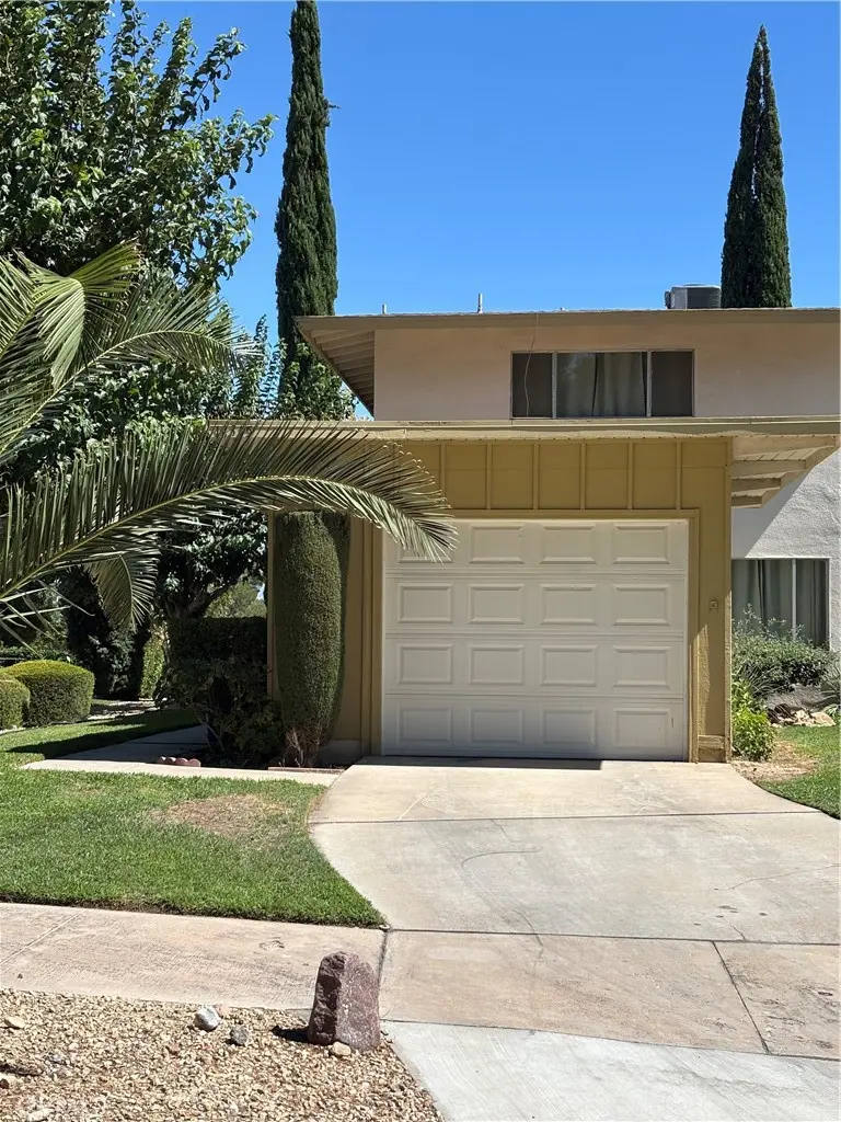 Townhouse for rent at 14315 Augusta Drive, Victorville, CA featuring 2 beds and 2 baths