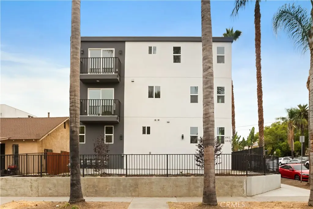 Townhouse for rent at 449 N Heliotrope Drive, Los Angeles, CA featuring 2 beds and 1 bath