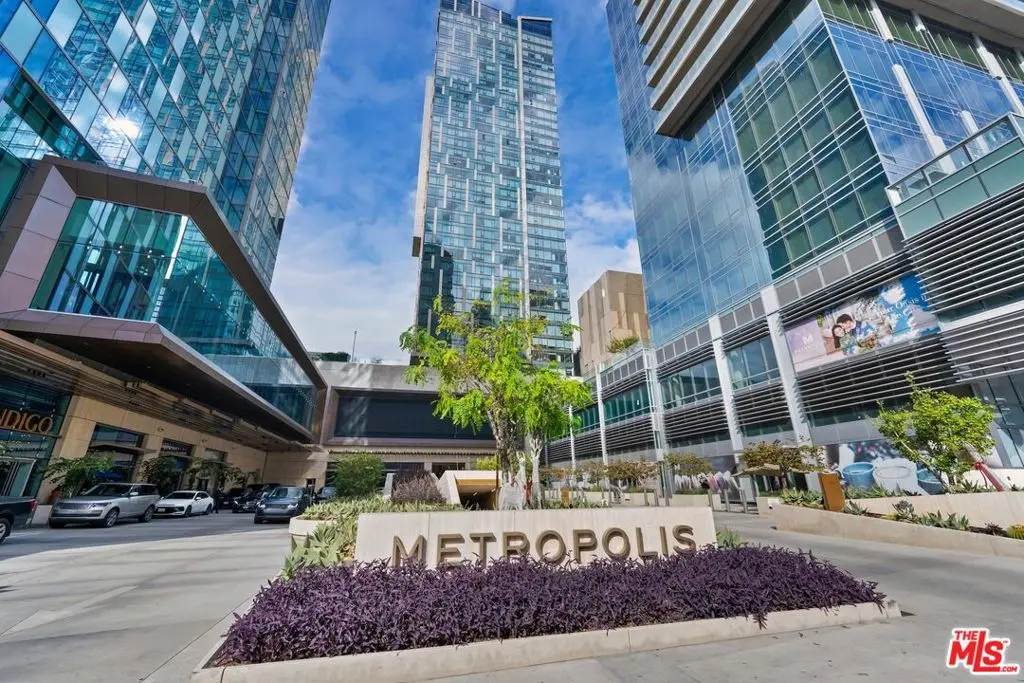 Condominium for rent at 889 Francisco Street 1508, Los Angeles, CA featuring 2 beds and 2 baths