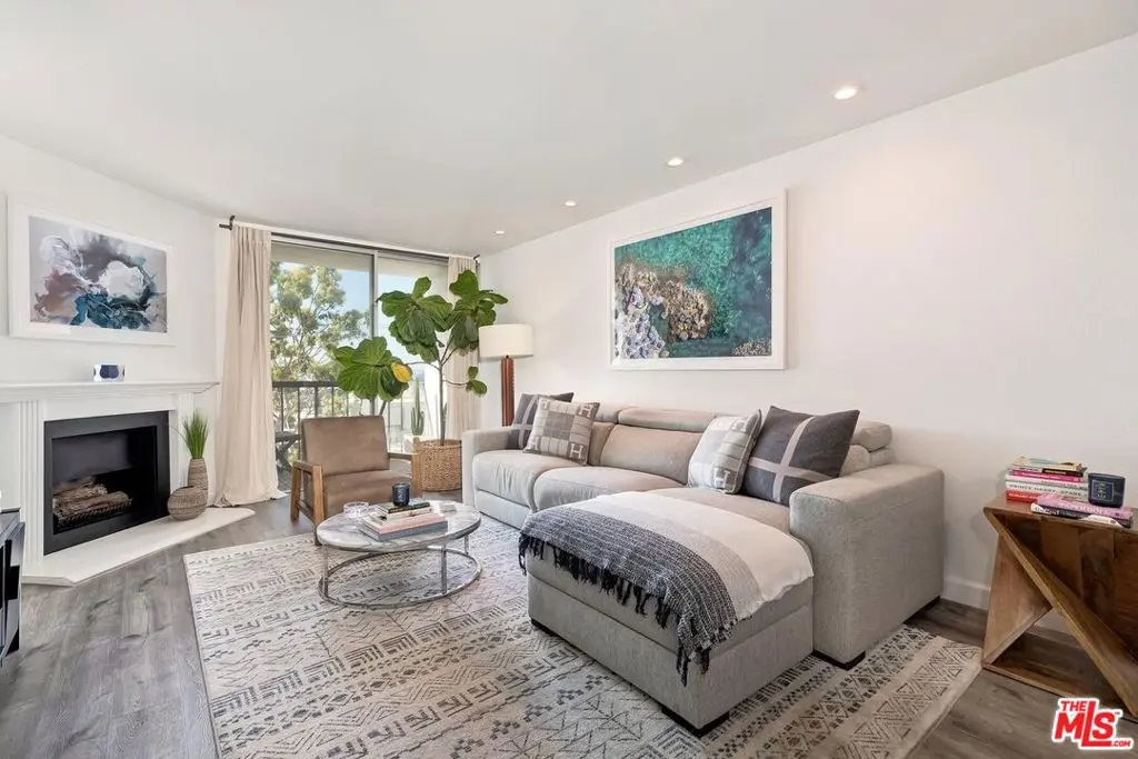 Condominium for sale at 8530 Holloway Drive 422, West Hollywood, CA featuring 1 bed and 1 bath