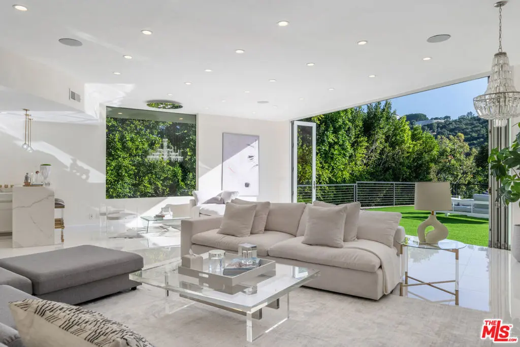 1040 Montego Drive, Los Angeles, CA — listing photo 1