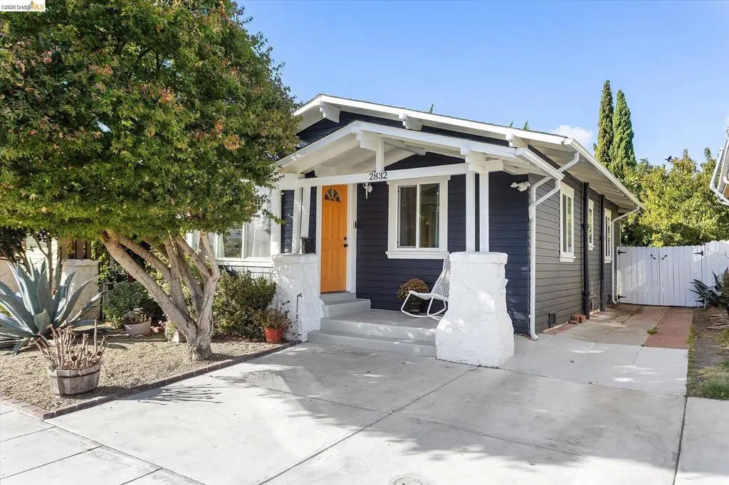 Single Family Residence for sale at 2832 Brookdale Ave, Oakland, CA featuring 3 beds and 1 bath