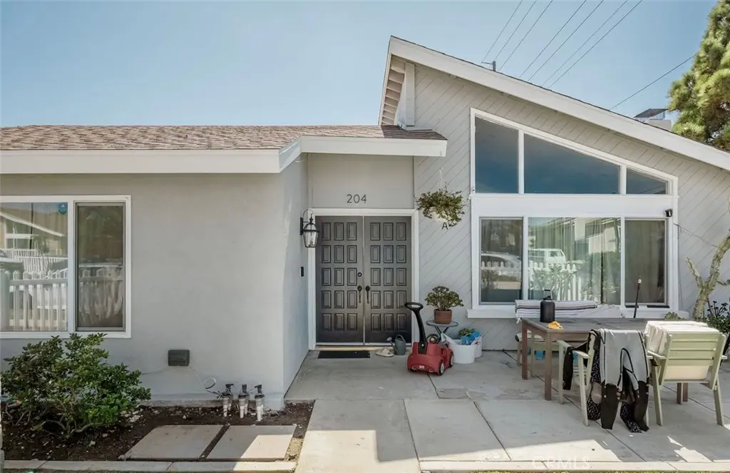 204 Springfield Avenue, Huntington Beach, CA — listing photo 1