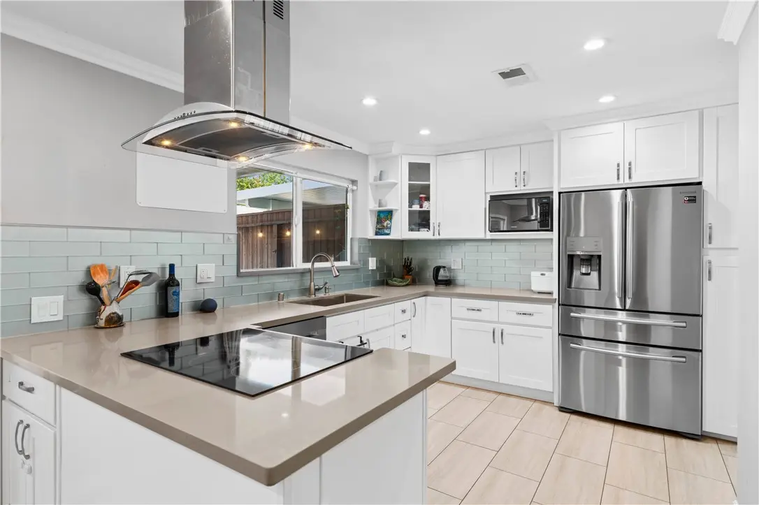 3165 College, Costa Mesa, CA — listing photo 1