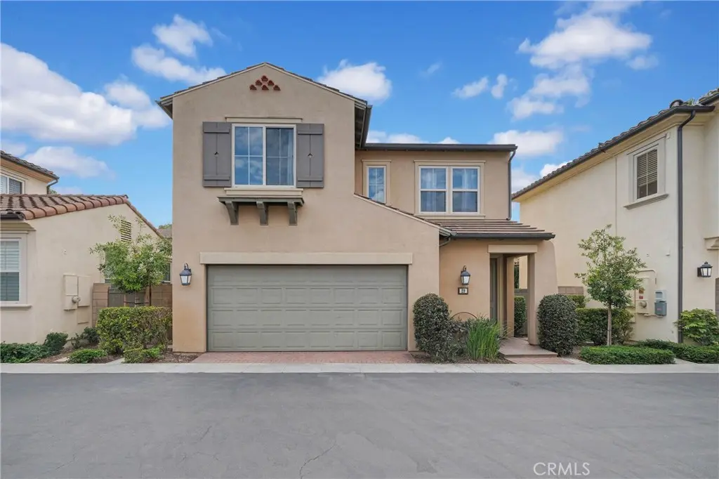 Condominium for rent at 29 Splendor, Irvine, CA featuring 3 beds and 3 baths