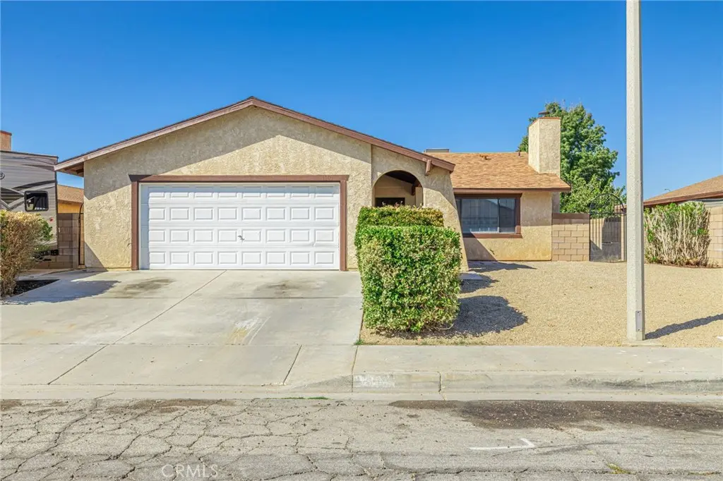 1101 Chagal, Lancaster, CA — listing photo 1
