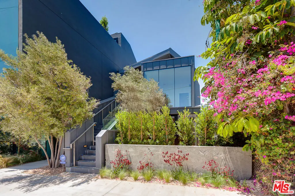 209 Hollister Avenue, Santa Monica, CA — listing photo 1