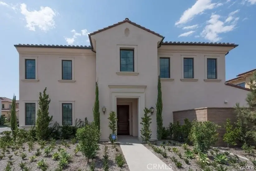 Single Family Residence for rent at 61 STETSON, Irvine, CA featuring 4 beds and 5 baths