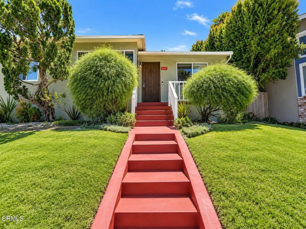 Single Family Residence for rent at 3289 Inglewood Boulevard, Los Angeles, CA featuring 3 beds and 2 baths