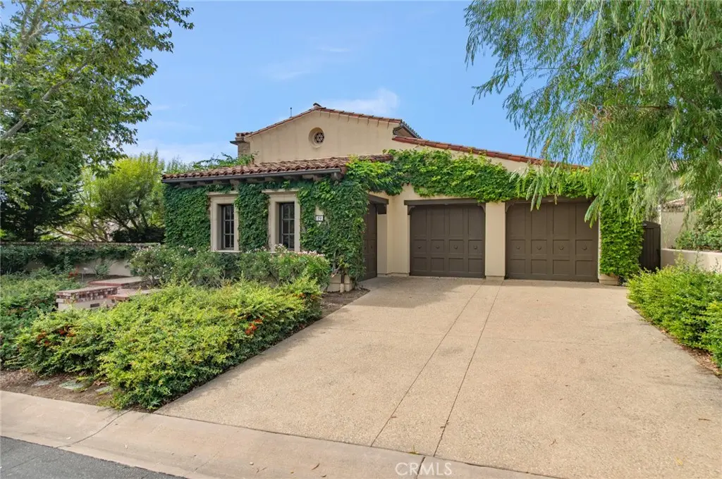 Single Family Residence for rent at 19 Prairie Grass, Irvine, CA featuring 4 beds and 6 baths