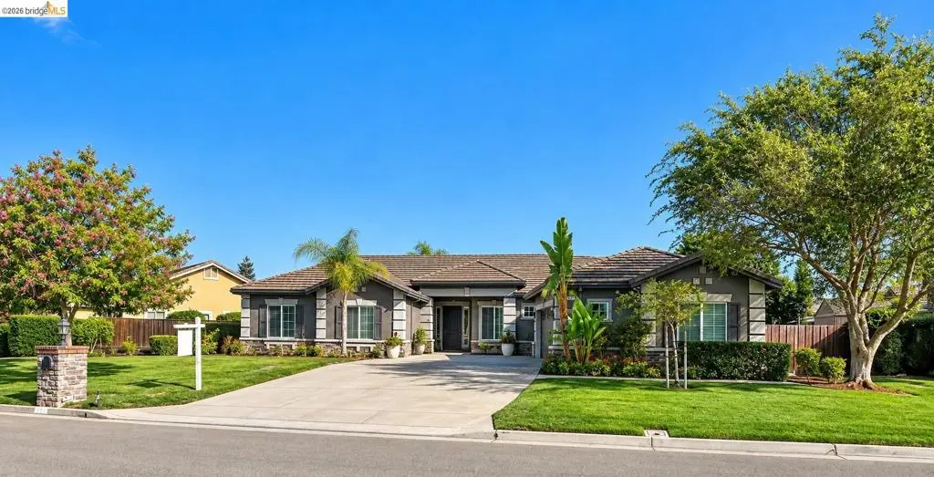 Single Family Residence for sale at 493 Quail Glen Dr, Oakley, CA featuring 4 beds and 3 baths