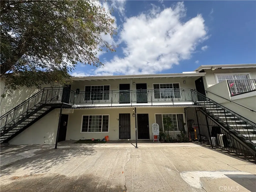 2001 E Wilshire Avenue 4, Fullerton, CA — listing photo 1