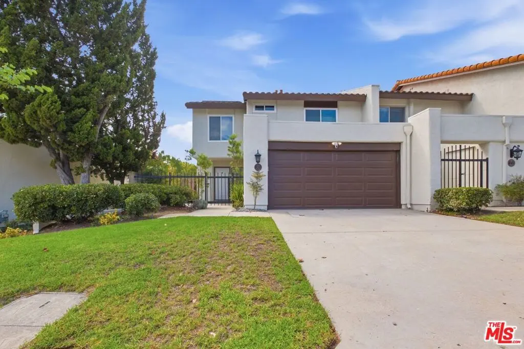 833 N Shadow Lake Drive, Thousand Oaks, CA — listing photo 1