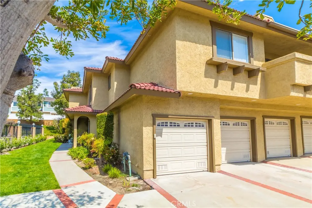 Condominium for rent at 25261 Tanoak, Lake Forest, CA featuring 2 beds and 2 baths