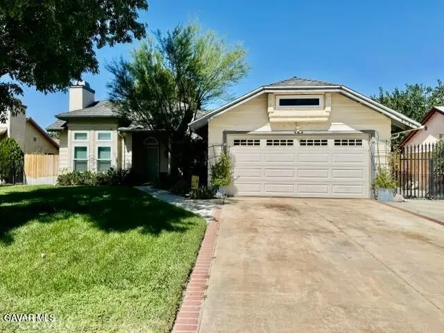 4049 Saddleback, Palmdale, CA — listing photo 1