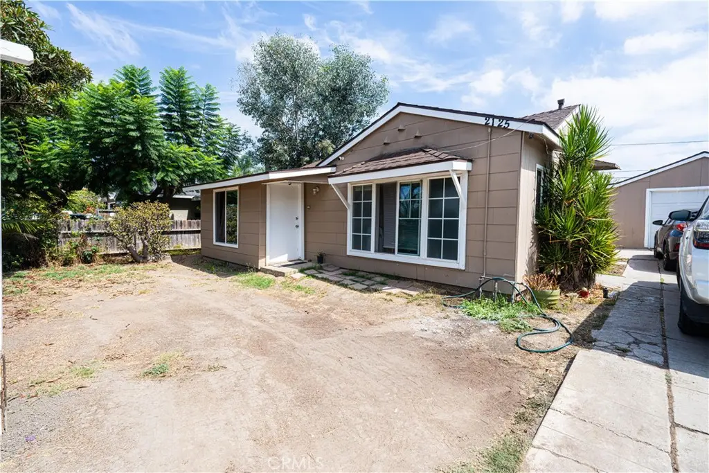 2125 Rousselle, Santa Ana, CA — listing photo 1