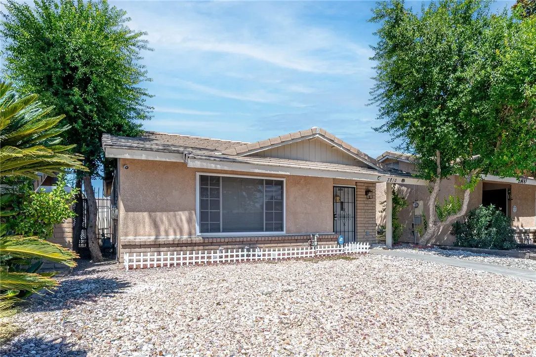 2810 W Devonshire, Hemet, CA — listing photo 1