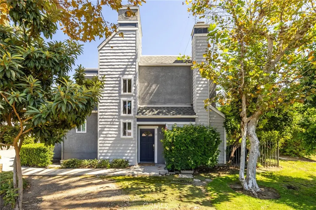 1230 S Barranca Avenue F, Glendora, CA — listing photo 1