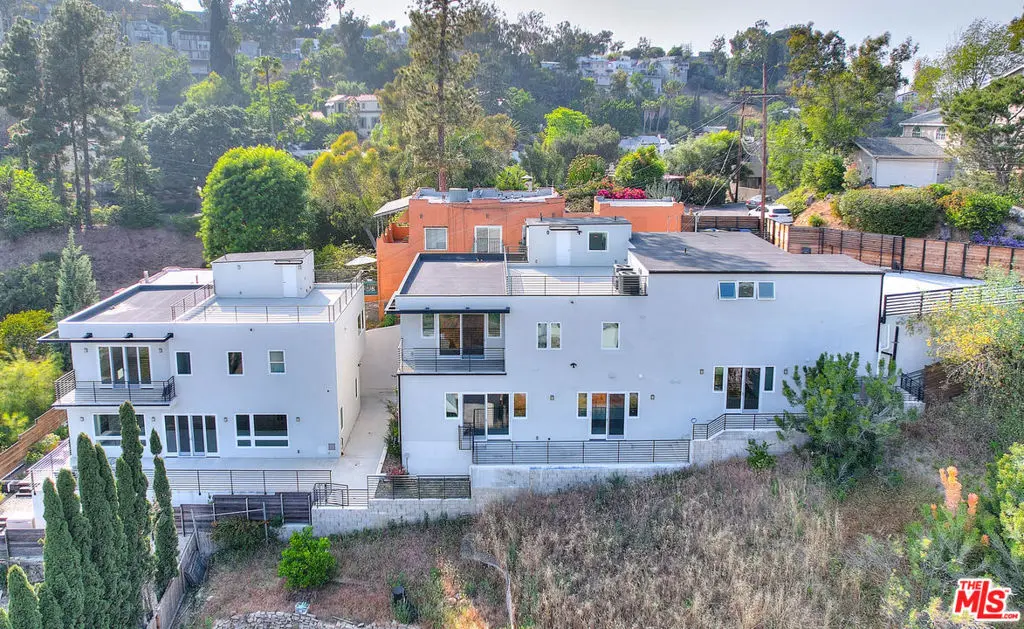 Single Family Residence for rent at 2610 Corralitas Drive, Los Angeles, CA featuring 3 beds and 4 baths