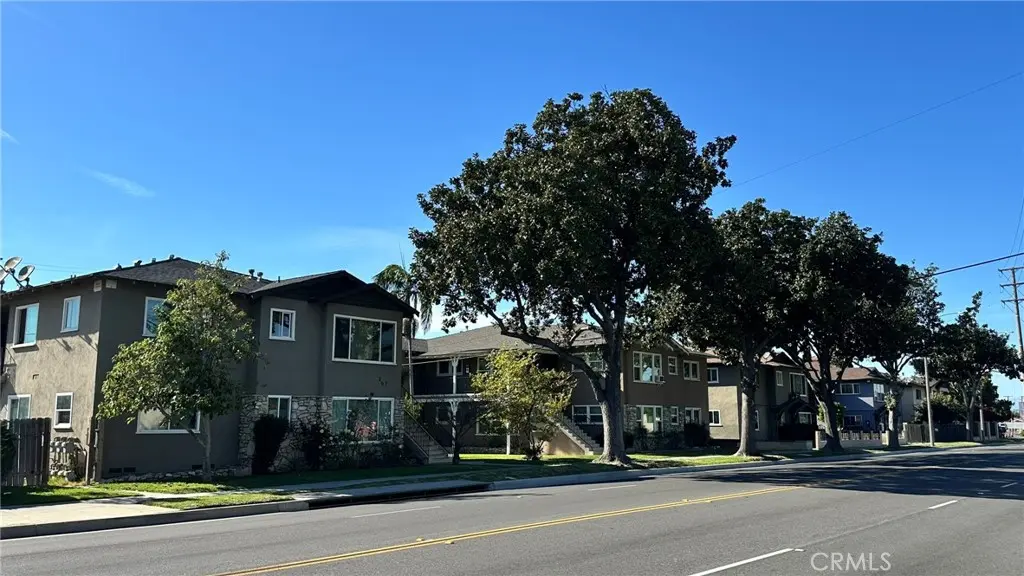 Apartment for sale at 307 N East St, Anaheim, CA