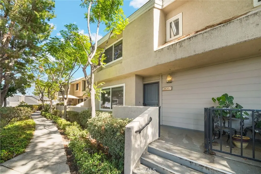 Condominium for sale at 26357 W Grove Circle 56, Lake Forest, CA featuring 2 beds and 3 baths