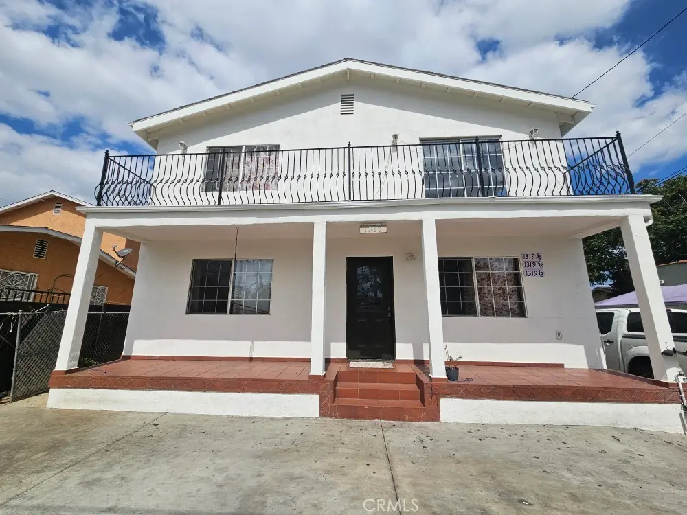 Duplex for rent at 1319 E 59th, Los Angeles, CA featuring 3 beds and 2 baths