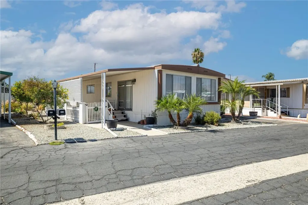 332 N Lyon Avenue 74, Hemet, CA — listing photo 1