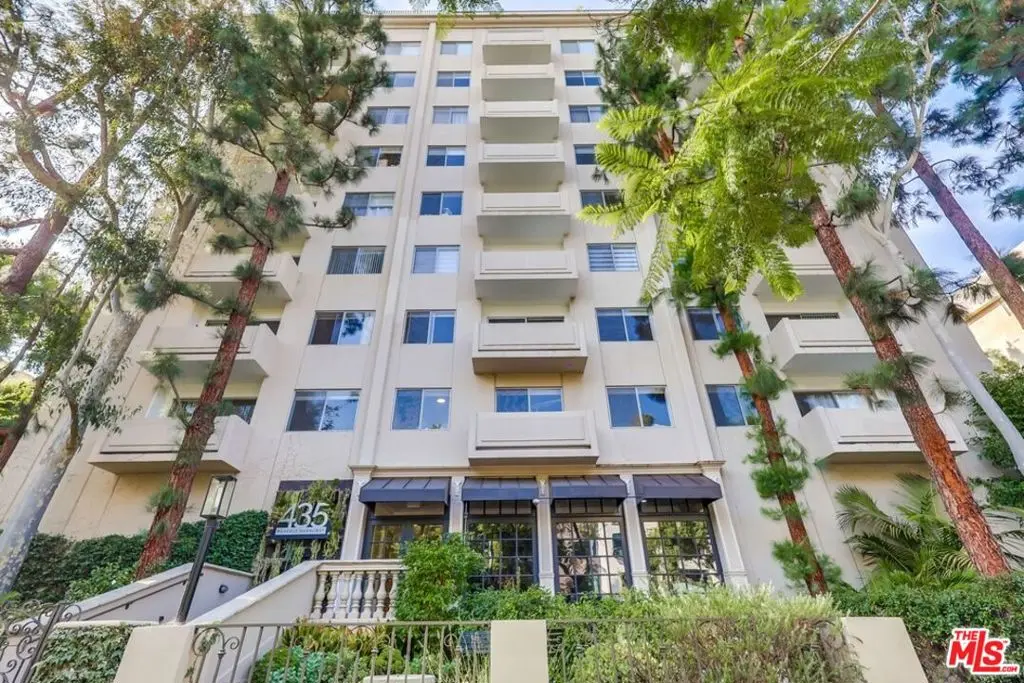 Condominium for rent at 435 N Oakhurst Drive 1002, Beverly Hills, CA featuring 3 beds and 3 baths