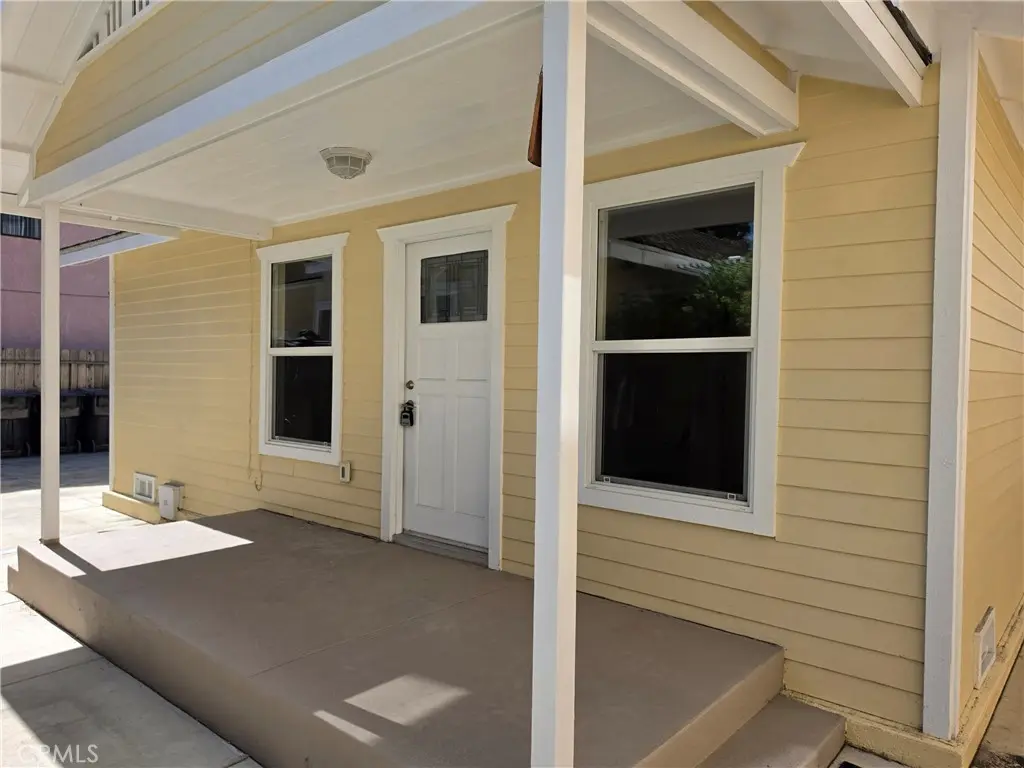 Single Family Residence for rent at 837 Redondo, Long Beach, CA featuring 2 beds and 2 baths