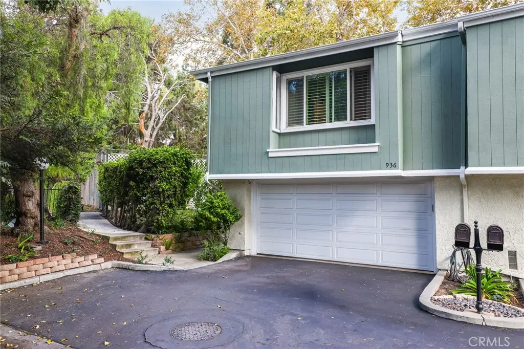 936 Hollow Brook, Costa Mesa, CA — listing photo 1