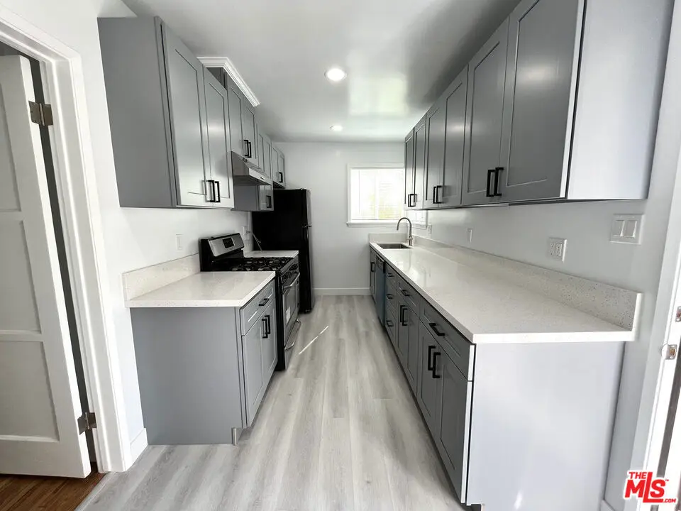Apartment for rent at 11768 Gateway Boulevard, Los Angeles, CA featuring 2 beds and 1 bath