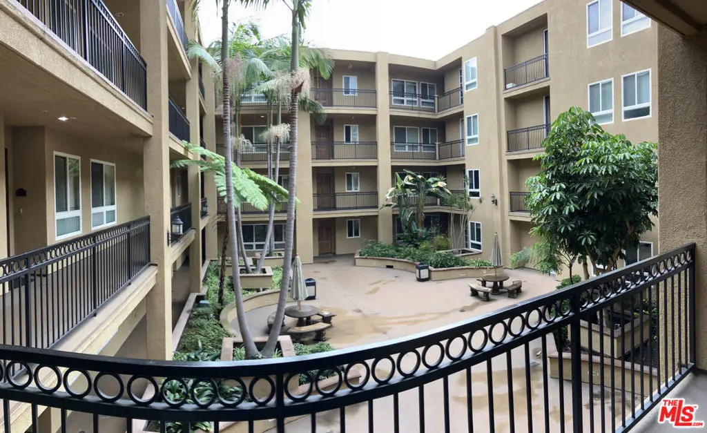 1401 S St Andrews Place 209, Los Angeles, CA — listing photo 1