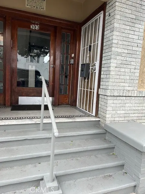 Apartment for rent at 301 W 4th, Long Beach, CA featuring 2 beds and 1 bath
