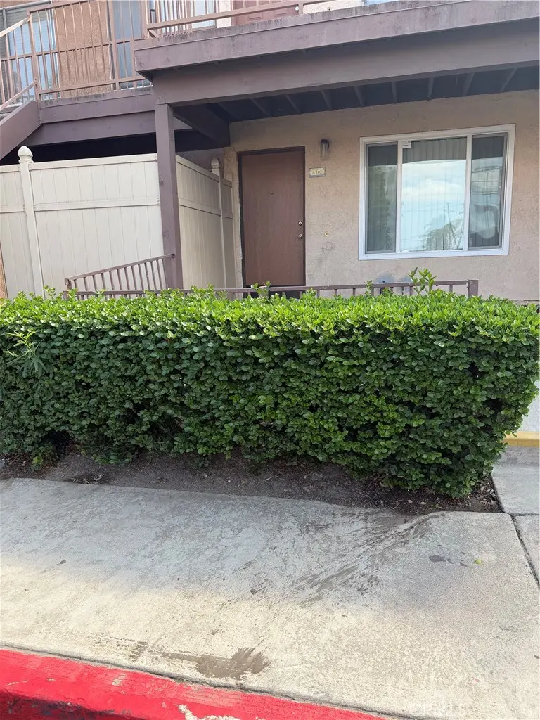 Residential Lease for rent at 990 Margarita, Corona, Riverside County, CA featuring 2 beds and 2 baths