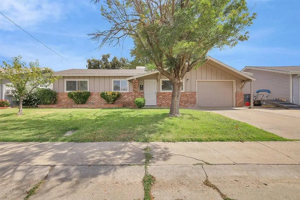 Single Family Residence for sale at 1467 Stewart Way, Yuba City, CA featuring 3 beds and 1 bath