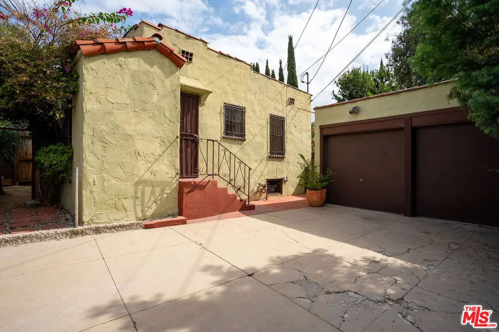 Condominium for rent at 3104 Silver Lake Boulevard, Los Angeles, CA featuring 1 bed and 1 bath