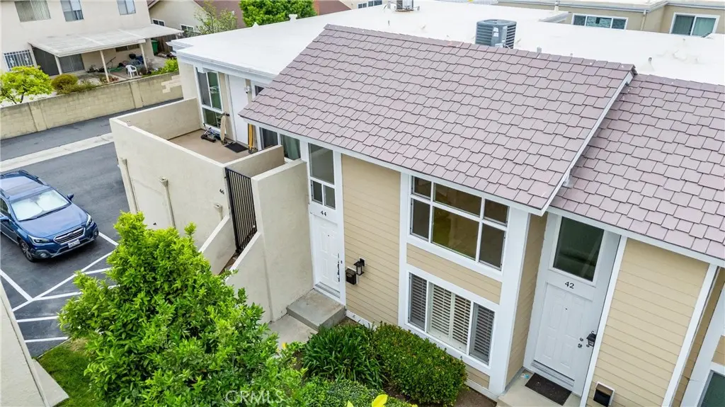 Condominium for rent at 44 Elksford Avenue 3, Irvine, CA featuring 2 beds and 2 baths