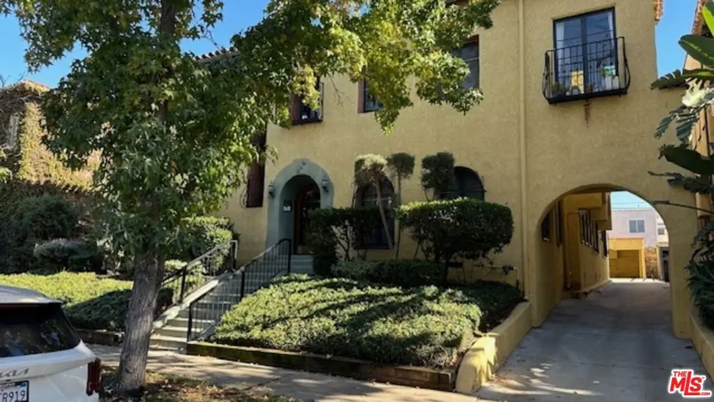 Condominium for rent at 444 N Sycamore Avenue 1, Los Angeles, CA featuring 1 bed and 1 bath