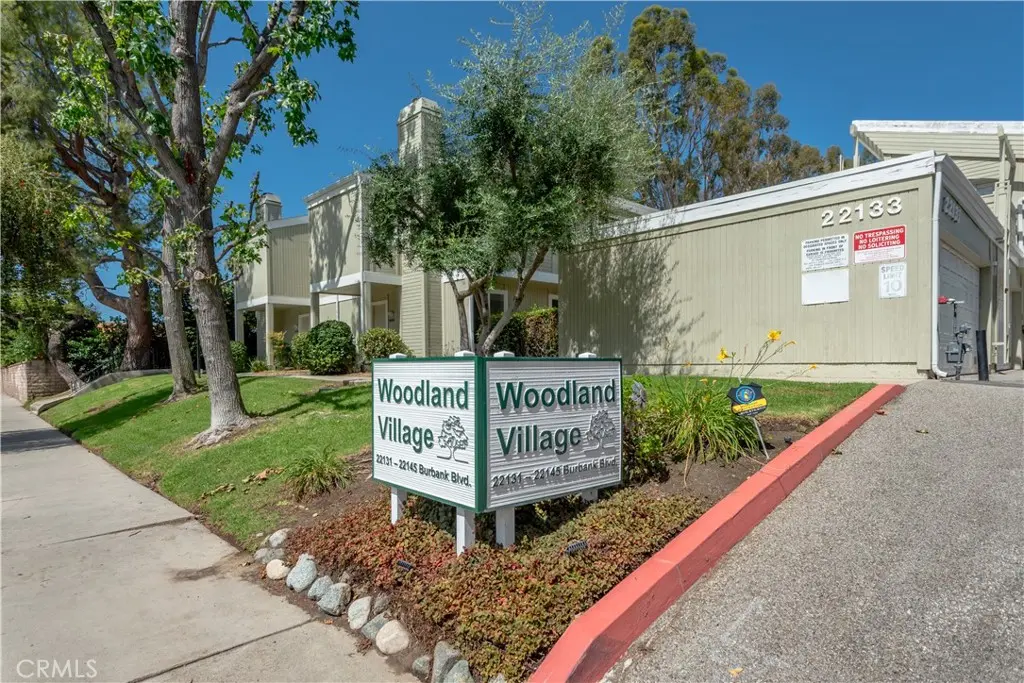 22139 Burbank Boulevard 7, Woodland Hills, CA — listing photo 1