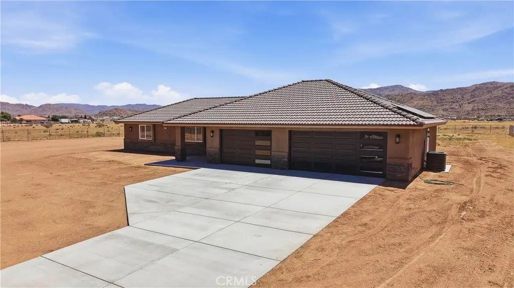 17430 Century Plant Rd, Apple Valley, CA — listing photo 1