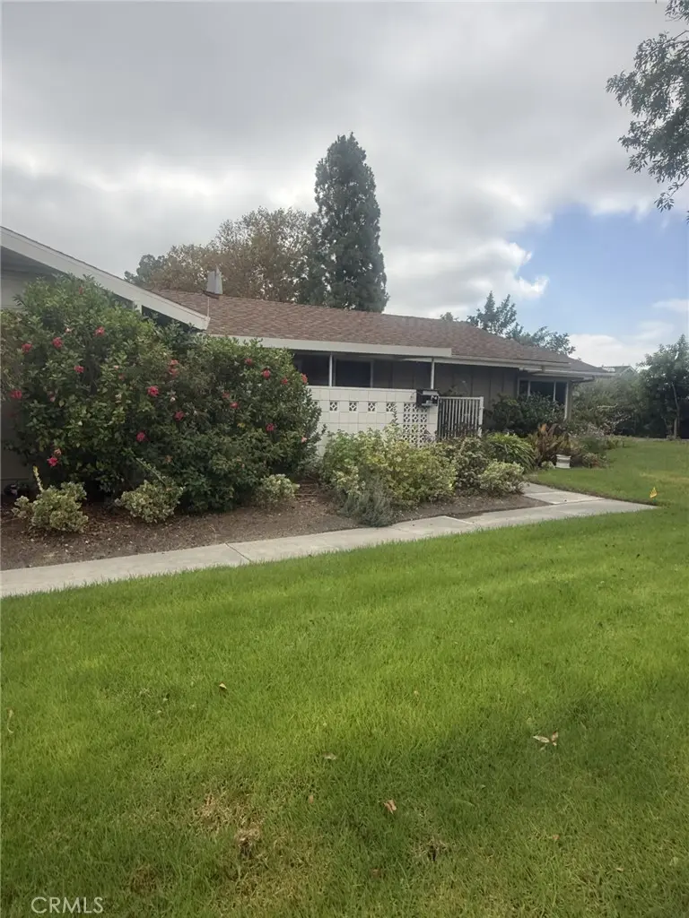 938 Avenida Majorca B, Laguna Woods, CA — listing photo 1