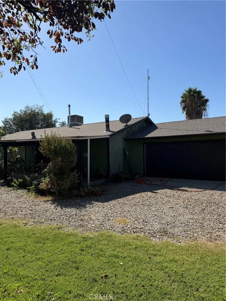 931 E List, Exeter, CA — listing photo 1