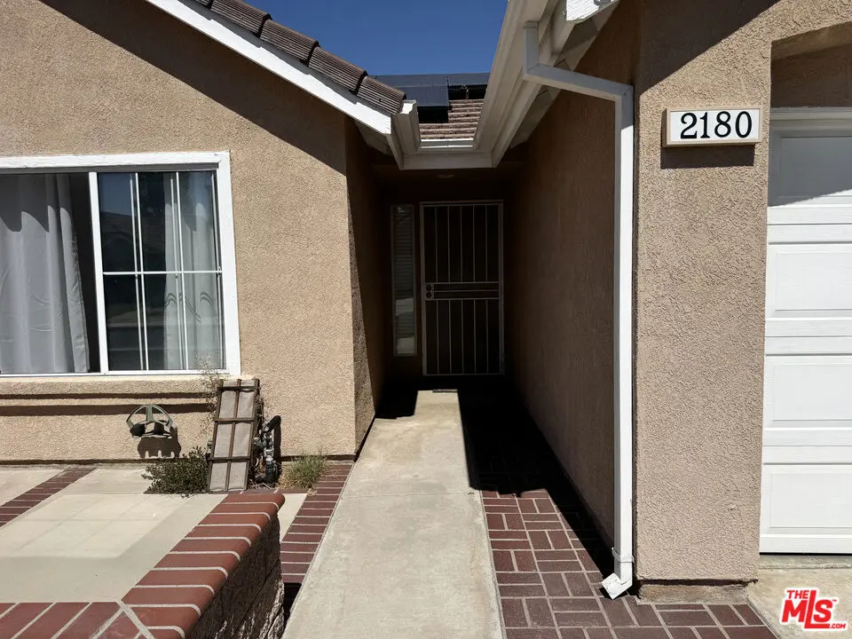 Residential Lease for rent at 2180 Glenwood Avenue, Hemet, Riverside County, CA featuring 3 beds and 2 baths