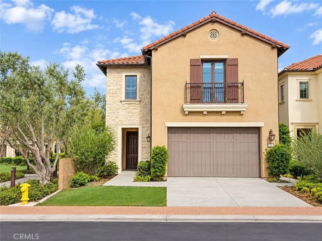 Single Family Residence for rent at 215 Piazza, Irvine, CA featuring 4 beds and 4 baths