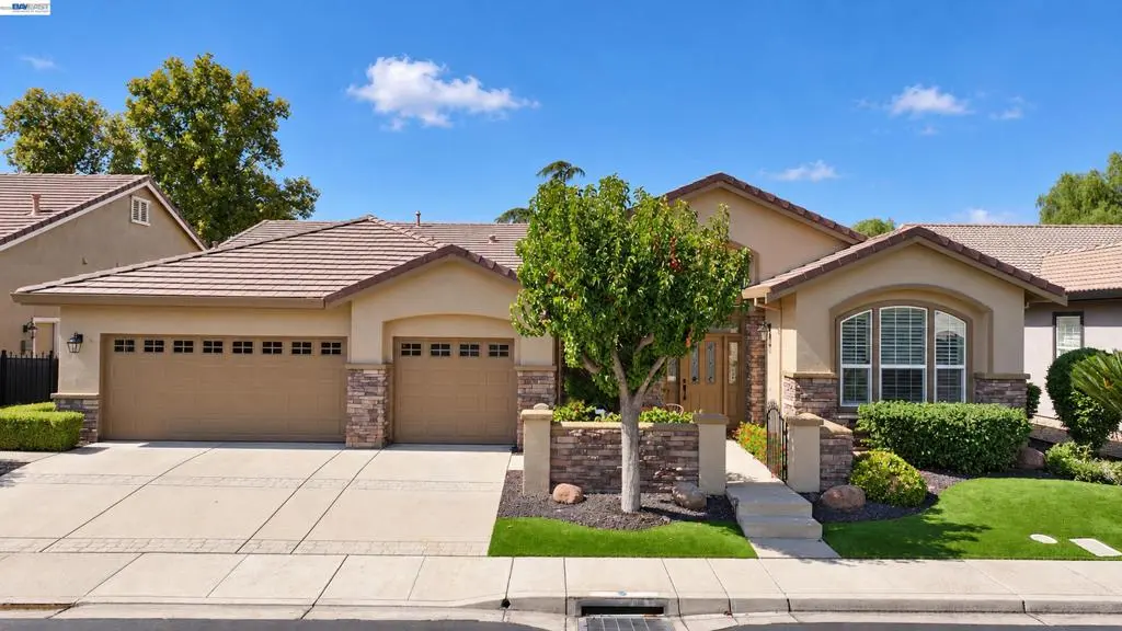 Single Family Residence for sale at 1117 Burghley Ln, Brentwood, CA featuring 2 beds and 3 baths
