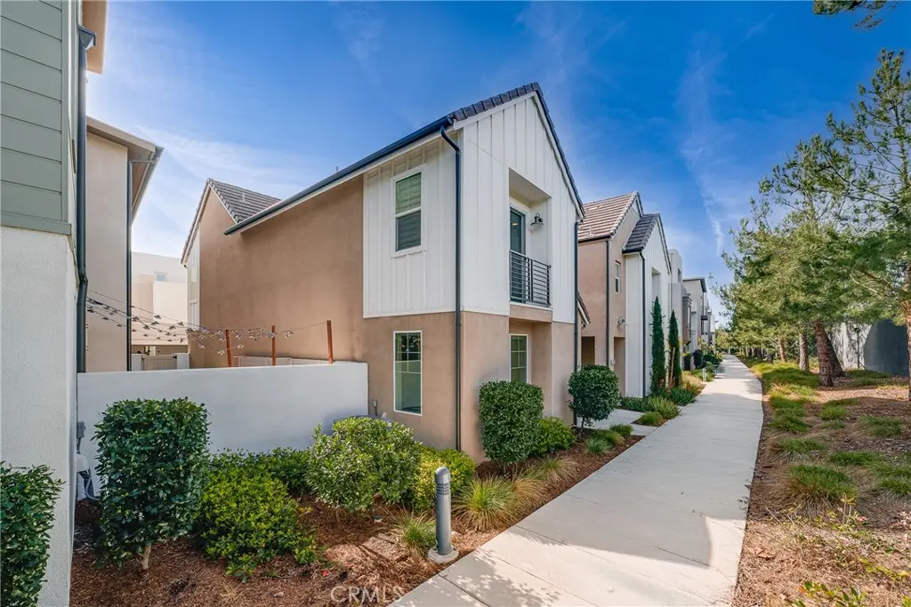 127 Stage, Irvine, CA — listing photo 1