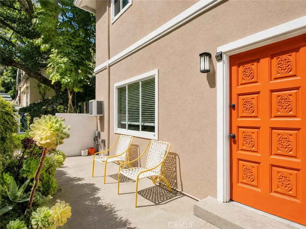 Single Family Residence for rent at 2932 Ledgewood Drive B, Los Angeles, CA featuring 1 bed and 1 bath